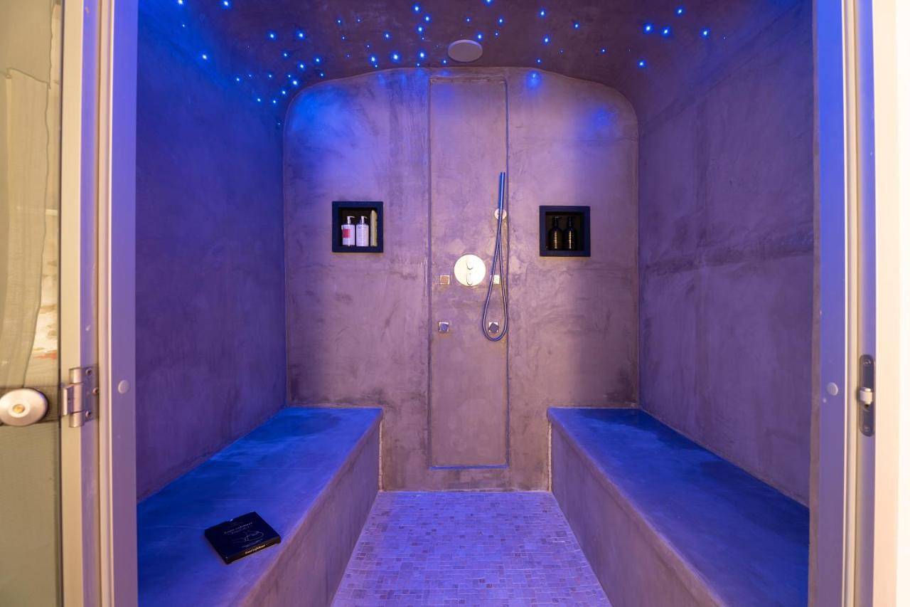 Appartement entier, Incroyable love room jacuzzi ,Hammam,cinema in Le Beausset, Côte méditerranéenne (France)