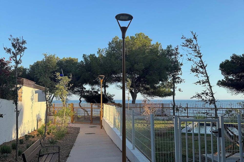 Entire apartment, La Corniche Bleue T3 with Rooftop Exceptional Sea View in Sausset-les-Pins, Mediterranean Coast (France)
