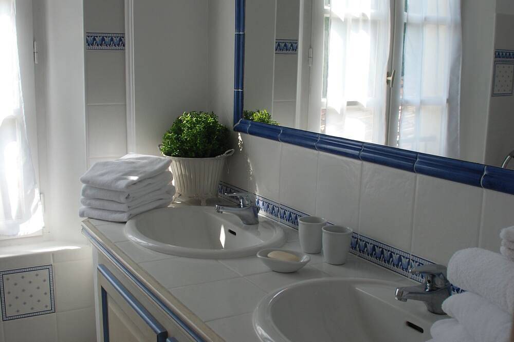 Große Familienvilla mit Klima und privatem Pool in Provence Côte d’Azur in Le Rouret, Mittelmeerküste (Frankreich)