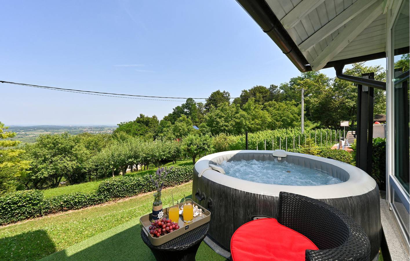 Reizende 2-Zimmer-Wohnung mit Pool, Terrasse und WLAN in der Nähe des Flusses Bednja in Varazdin