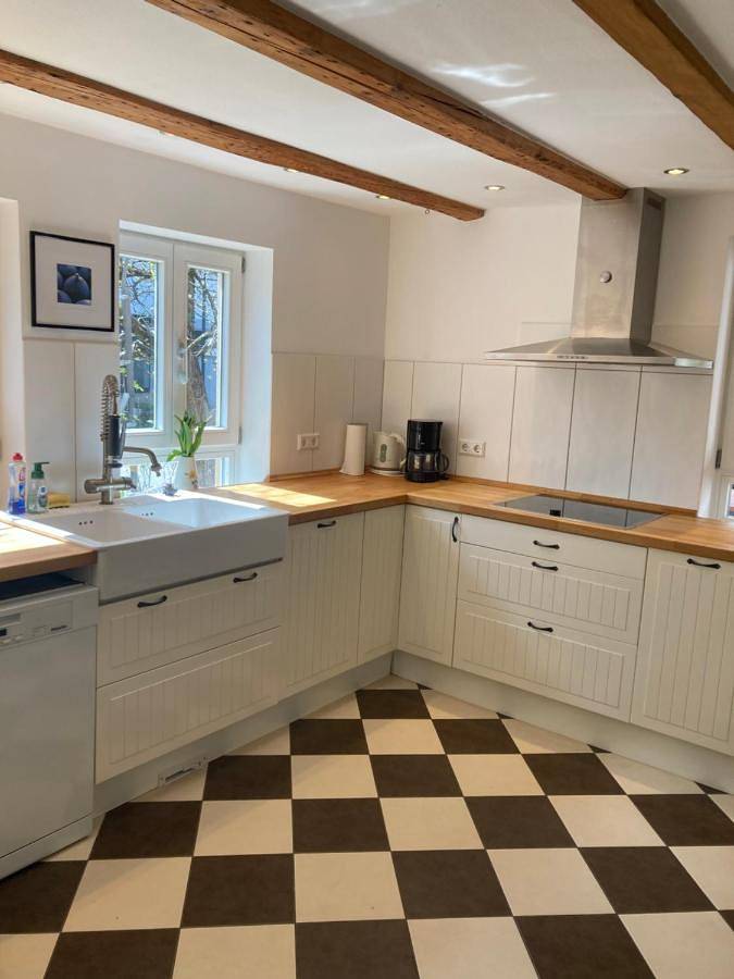 Ferienwohnung für 8 Personen, mit Terrasse und Garten in Metzingen - 4