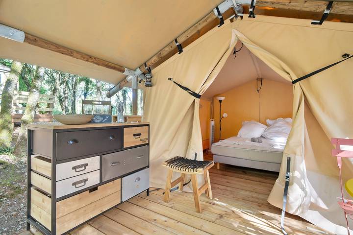 Glamping „Safari-Zelt“ mit Klimaanlage (Aufpreis), gemeinsamer Pool in Calviac-en-Périgord, Périgord Noir
