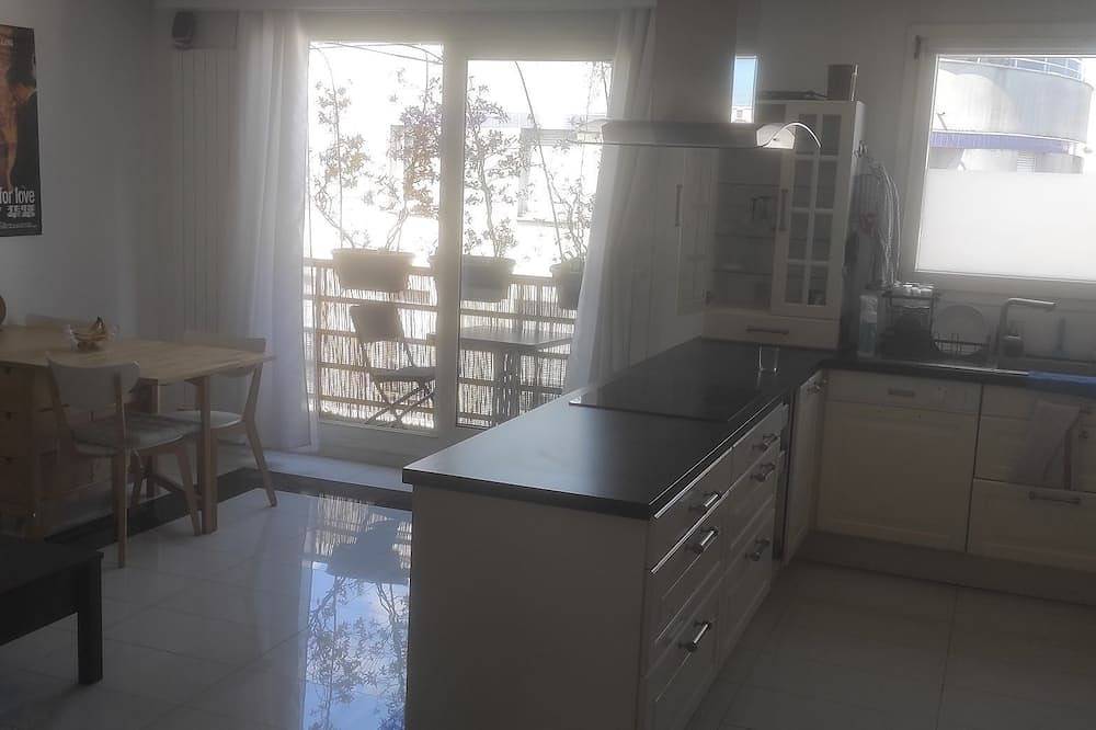 Chambres privées tout confort Homestay: Private rooms in shared duplex apartment in Noisy-le-Sec, Seine-Saint-Denis