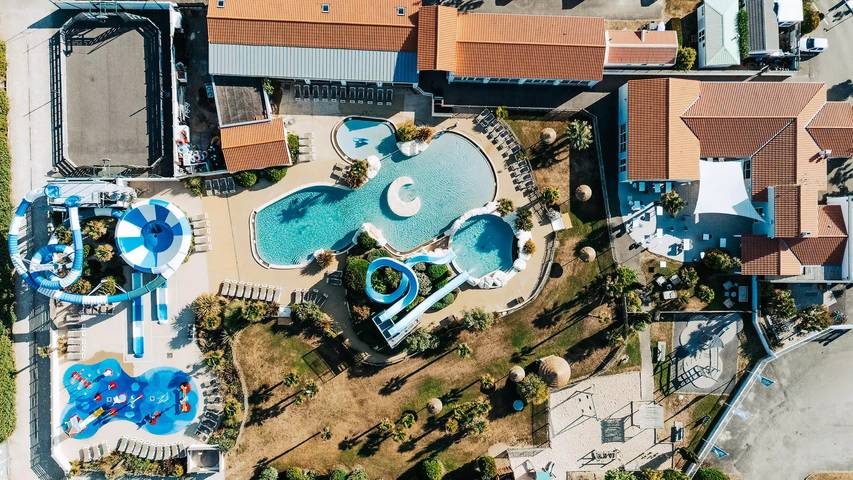 Camping für 5 Personen, mit Terrasse und Pool sowie Sauna in Saint-Jean-de-Monts - 2