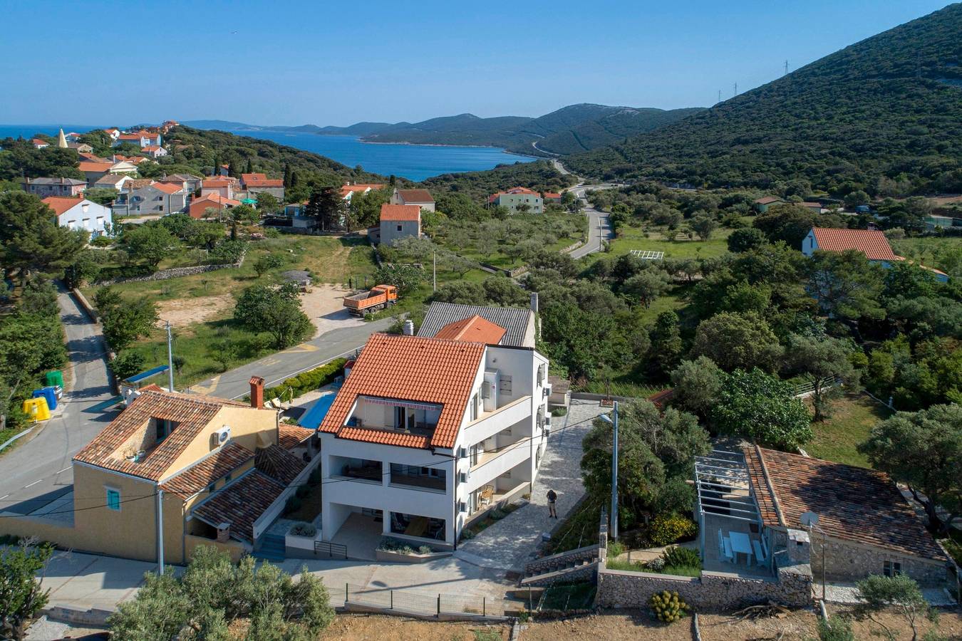 Ganze Wohnung, 2-Zimmer-Ferienwohnung mit Terrasse und Meerblick Sveti Jakov (Losinj) A-24153-a in Cunski, Kvarner Inseln