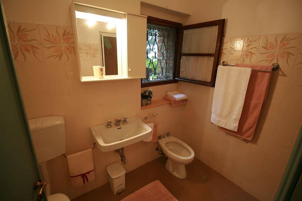 Ganze Wohnung, Liebevoll gepflegtes Bauernhaus, La Terrazza (2P), 360° Panoramablick in Alberi, Florenz Provinz