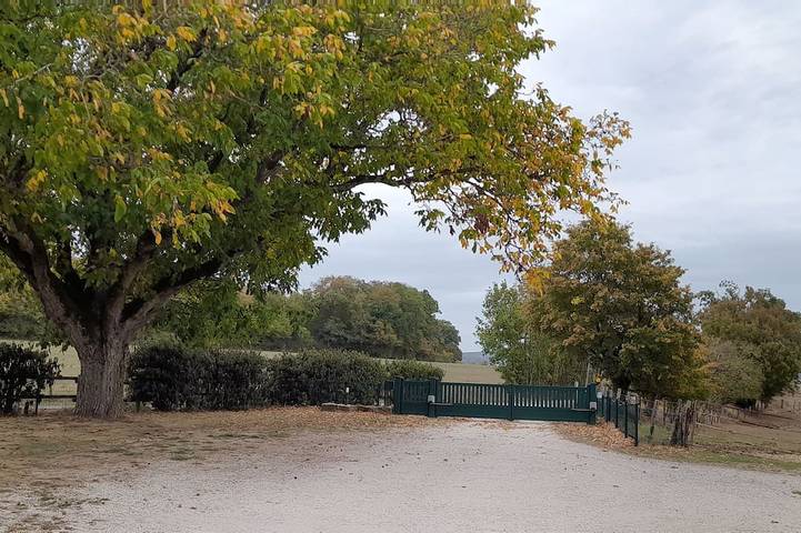 Chambre d’hôte pour 4 personnes, avec Jardin dans Vrécourt