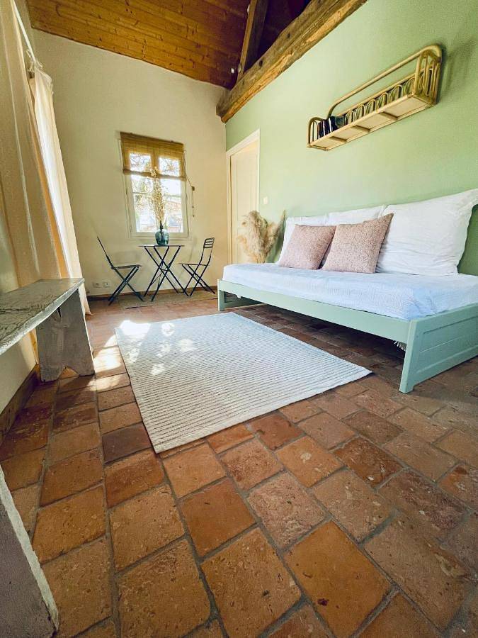 La Suite St Michel - Chambre privée avec salon in La Ferté-Saint-Aubin, Sologne