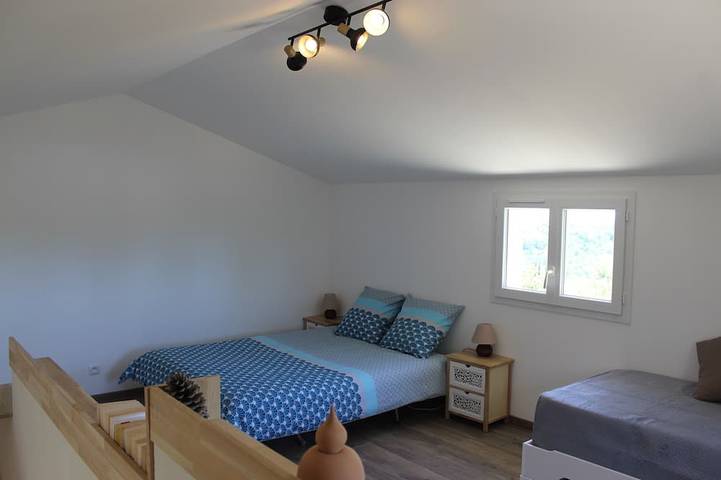 Location de vacances pour 6 personnes, avec jardin et terrasse à Saint-Julien-de-Peyrolas - 4