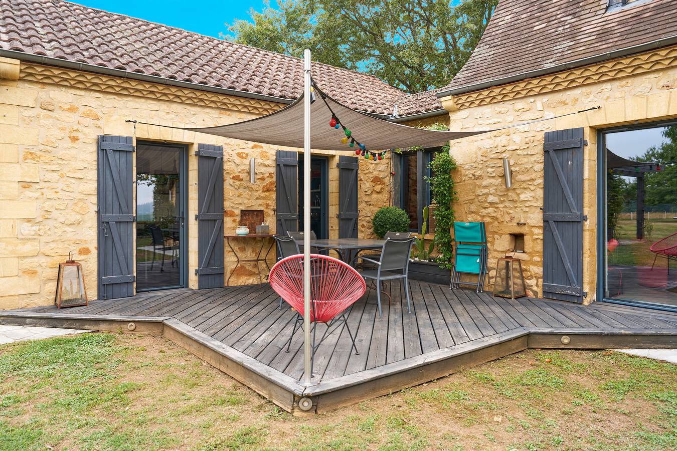 Ferienhaus 'Au Bout Du Chemin - Vue Château' mit privater Terrasse, Wlan und Klimaanlage in Vitrac, Périgord Noir