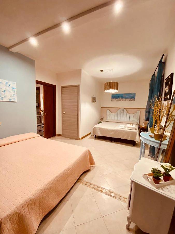 Chambre d’hôte pour 3 personnes, avec terrasse dans La Maddalena - 3