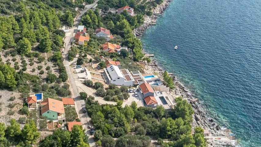 Villa for 8 people, with terrace and garden on Korcula