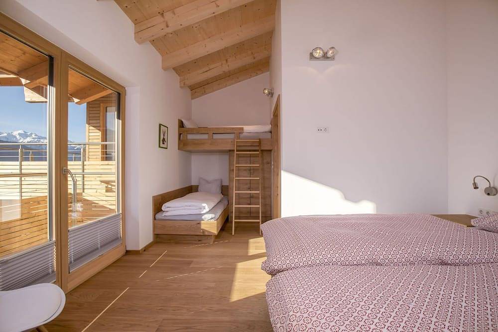 Luxus Ferienhaus in Bramberg (12p) in sonnige Lage mit traumhaften Aussichten in Bramberg am Wildkogel, Pinzgau