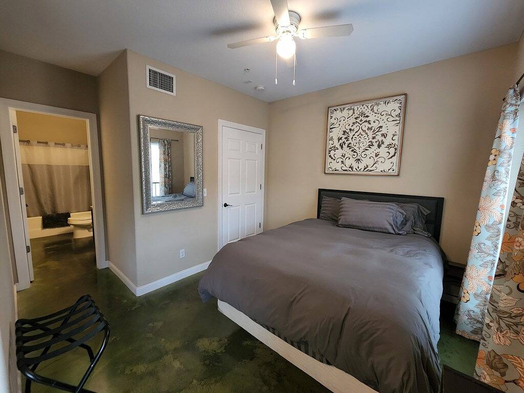 Ganze Wohnung, 9th St. Beals Loft in der Innenstadt von Columbia in Columbia (MO), Missouri