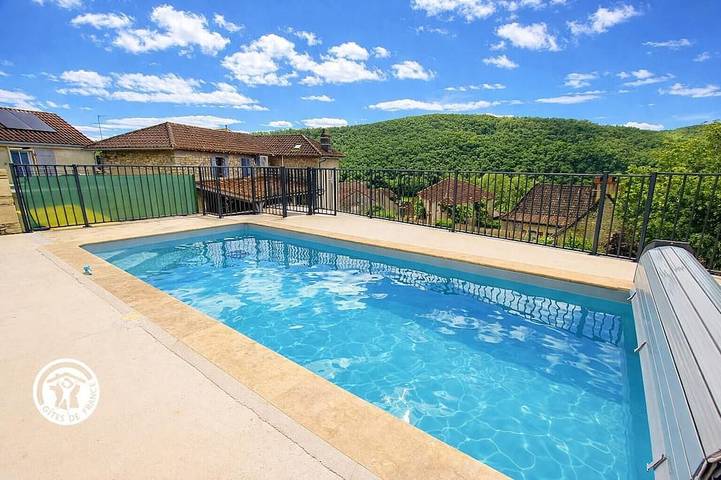 Location de vacances pour 6 personnes, avec piscine et jardin à Saint-Médard