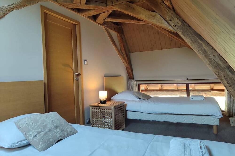 Casa rural tranquila con jardín y chimenea, 4 pers. in Montbeugny, Allier (desambiguación)