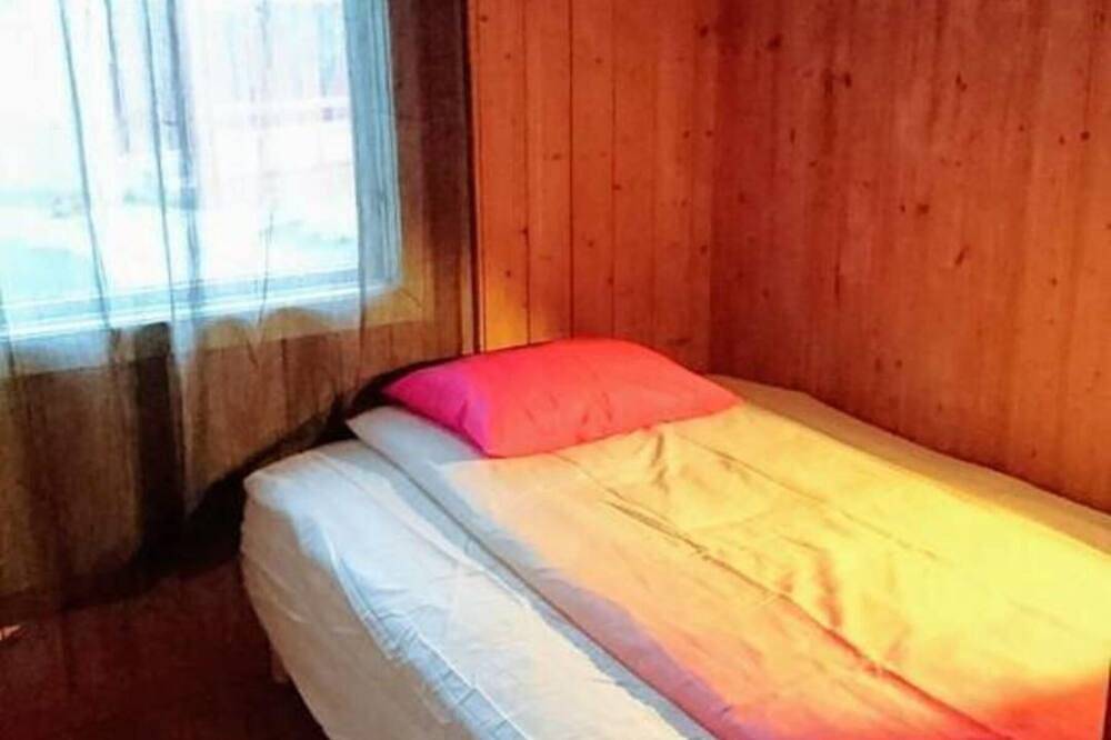 Cottage - Sleeps 6 - Parking - Patio in Levanger