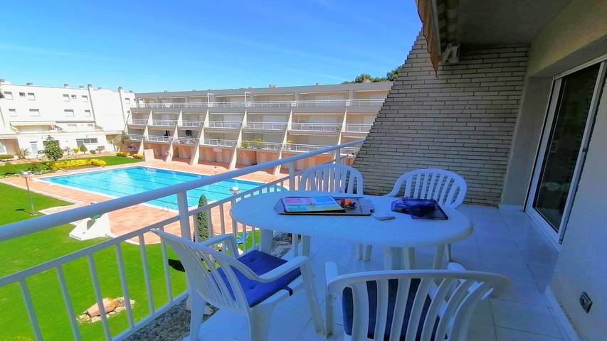 Appartement voor 4 personen, with Balkon/Terras and Tuin as well as Zwembad in L'Escala