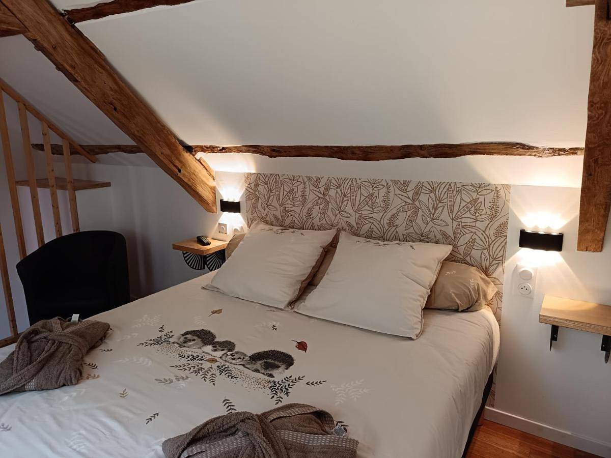 A La Mémoire de Merlin " Gîte Le Miroir Aux Fées " in Saint-Malon-sur-Mel, Région de Rennes
