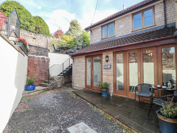 Log cabin for 6 people, with garden in Cheddar