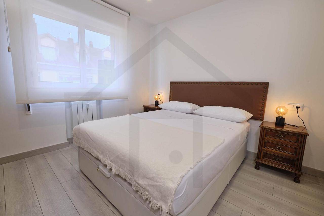 Apartamento entero, Ático Quintana I - con terraza, vistas a la ciudad, en el centro, con Wifi y garaje in Oviedo, Cordillera Cantábrica