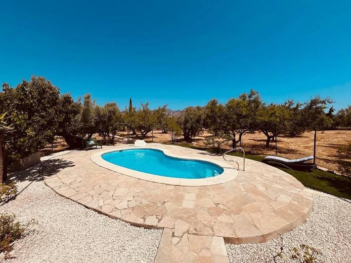 Location de vacances pour 6 personnes, avec piscine ainsi que vue et jardin, animaux acceptés à La Sénia - 4