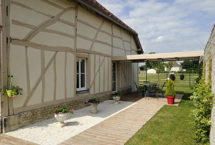 Gîte pour 4 personnes, avec Jacuzzi ainsi que Terrasse et Jardin dans Saint-Benoît-sur-Seine