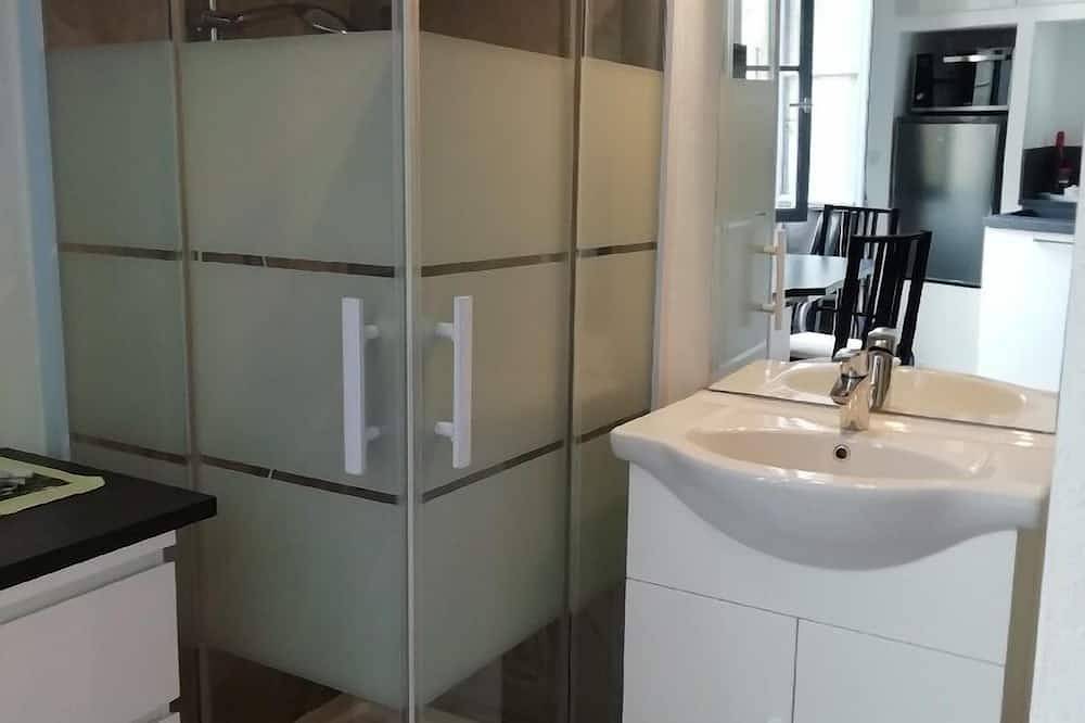 Apartamento entero, Estudio-Superior-Baño Privado-Vista a lugar emblemático-Le Studio in Saint-Paul-Trois-Châteaux, Región de Nyons