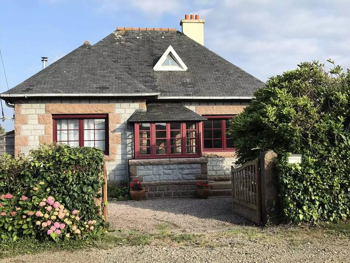Location de vacances pour 6 personnes, avec jardin dans Landrellec