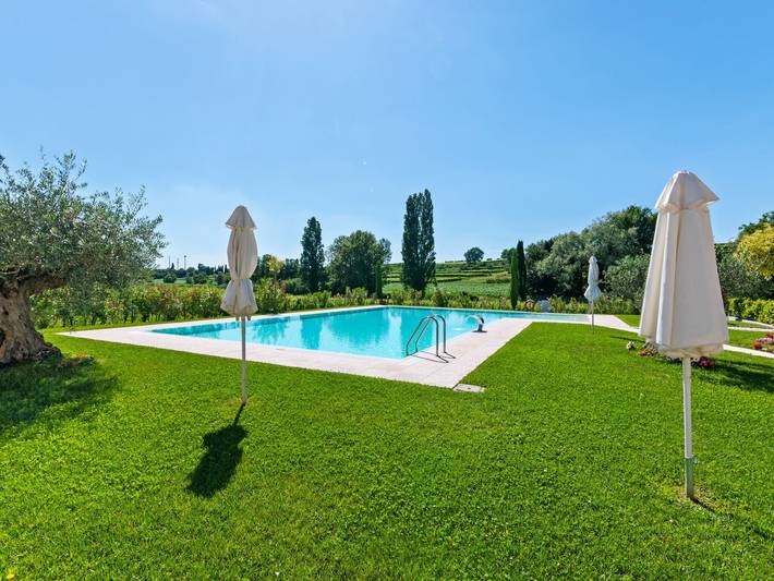 Ferienhaus für 6 Personen, mit Terrasse und Pool sowie Garten in Lazise - 2