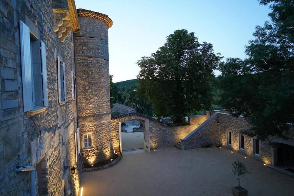 Gîte pour 3 Personnes dans Ruoms, Ardèche