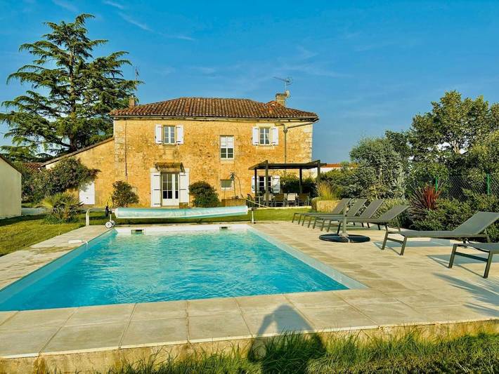 Location de vacances pour 10 personnes, avec Terrasse ainsi que Jardin et Piscine à Marthon
