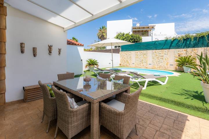 Moderne und komfortable Doppelhaushälfte in einer ruhigen Wohngegend von Cala d'Or in Cala d'Or, Santanyí