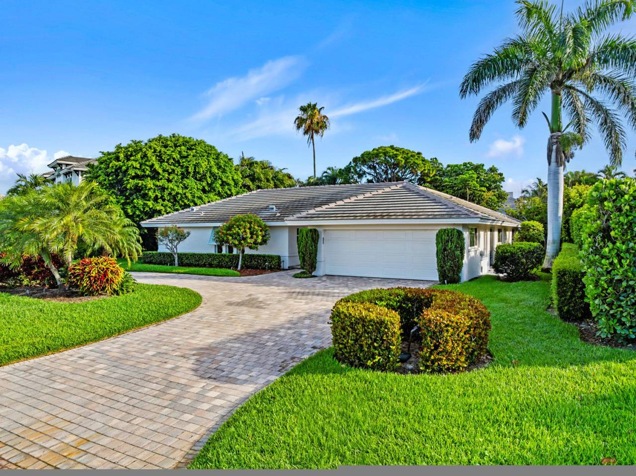 Luxury Beach House w/Private Beach in Moorings, Naples (FL)