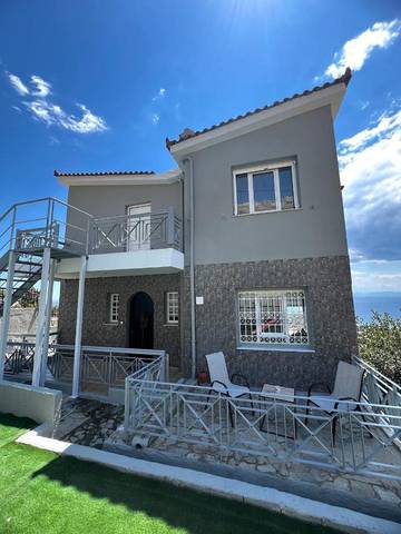 Location de vacances pour 3 personnes, avec vue et jardin, animaux acceptés dans Saronida