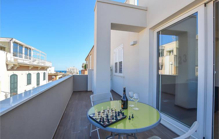 Entire holiday apartment, Sea View Apartment with Parking & Internet in Pozzallo, Ragusa Province