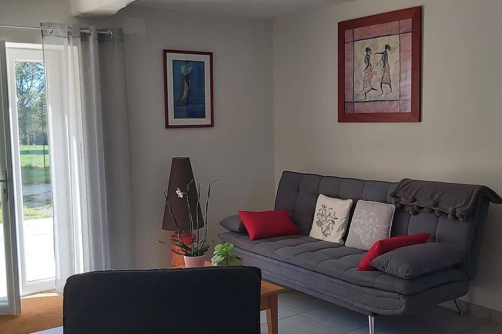 In the quiet countryside, single-storey house in La Roche-sur-Yon, Valle del Loira