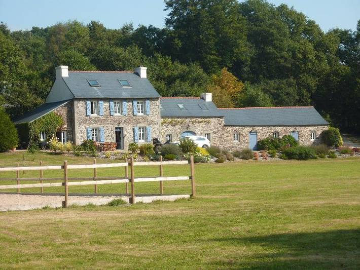 Location de vacances pour 4 personnes, avec terrasse et jardin ainsi que sauna et jacuzzi à Lopérec - 3