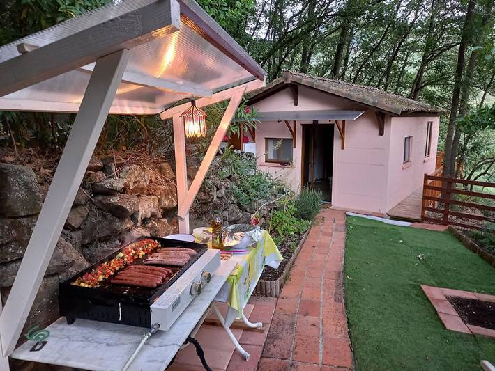 Gîte pour 4 personnes, avec jardin ainsi que piscine et terrasse, animaux acceptés à Saint-Privat