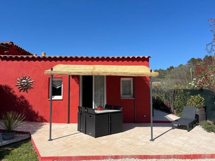 Location de vacances pour 4 personnes, avec jardin et vue à Méounes-lès-Montrieux - 2