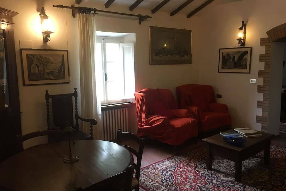 Ancient villa with pool and park in total privacy in Tuoro sul Trasimeno, Lake Trasimeno