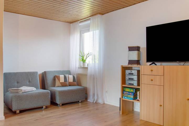 Entire apartment, Holiday Apartment 'Apfelblüte' with Mountain View, Balcony, and Wi-Fi in Burgbernheim, Romantische Straße