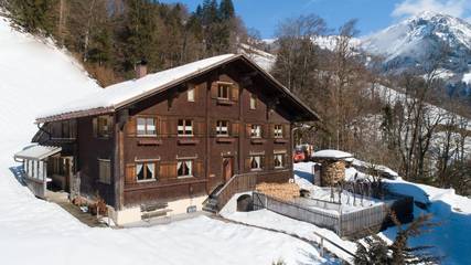 Ferienwohnung für 8 Personen, mit Balkon und Garten in Sonntag