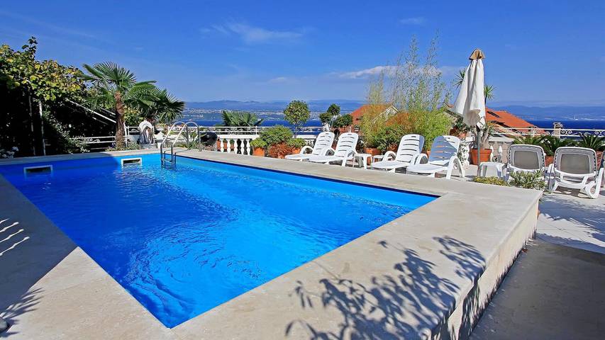 Ferienwohnung für 2 Personen, mit Terrasse und Pool in Lovran