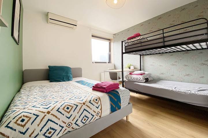 Appartement entier, A3 - Appart 15 pers • Antony-Orly • Clim Parking in Antony, Hauts-de-Seine