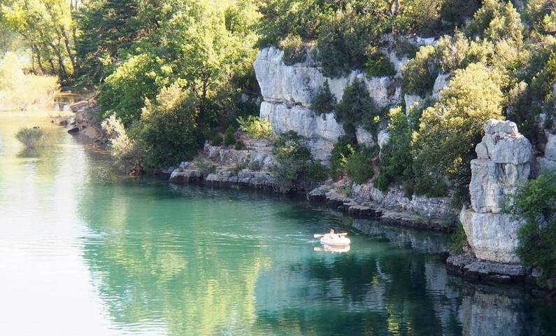 Hôtel pour 2 personnes, avec jardin et vue, animaux acceptés à Saint-Laurent-du-Verdon - 2