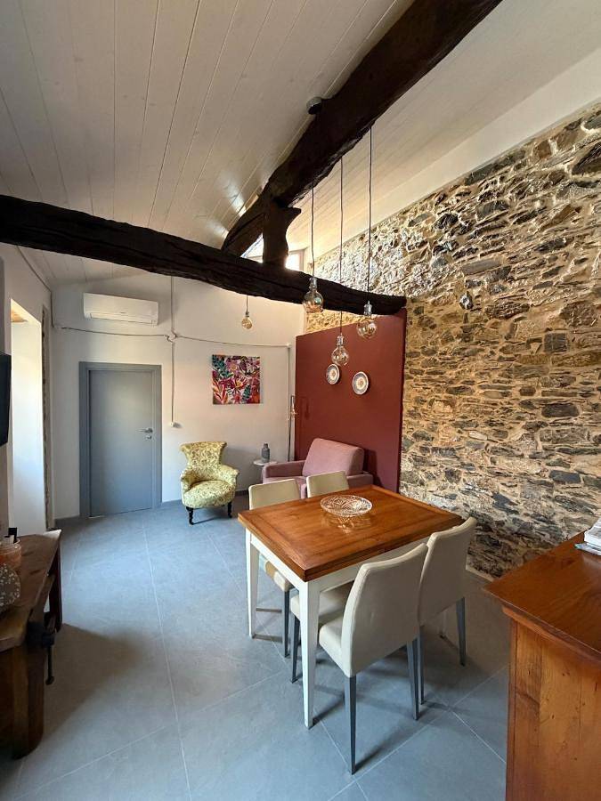 Ferienwohnung für 3 Personen, mit Ausblick in Lucinasco