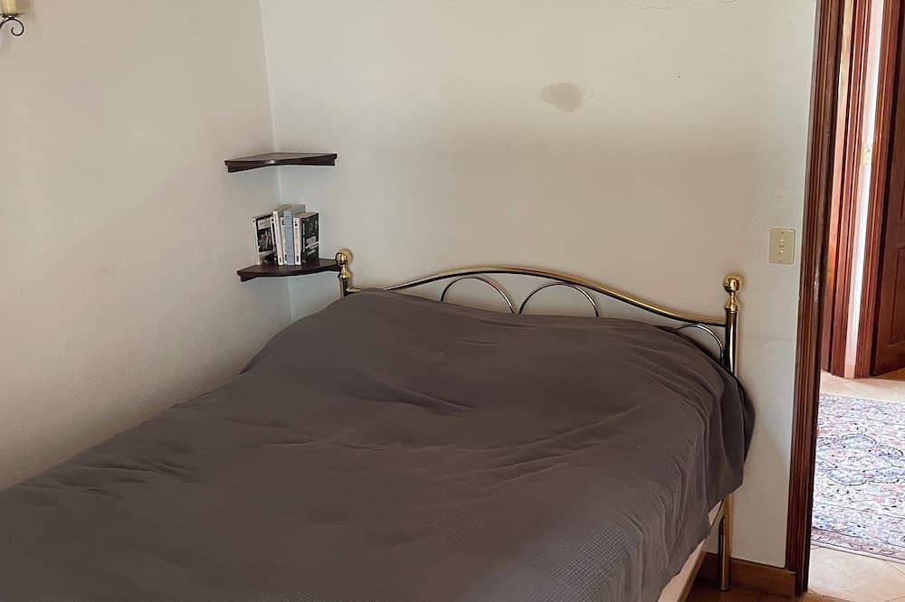 Reopening After Renovation Chalet sleeps 8, large garden. Serre chevalier in Le Monêtier-les-Bains, Serre Chevalier