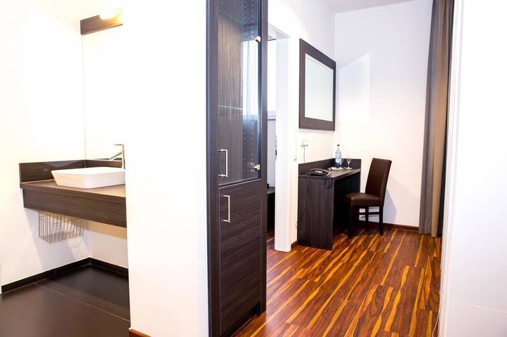 Hotel für 2 Personen, mit Terrasse und Whirlpool sowie Sauna und Ausblick in Weingarten - 2