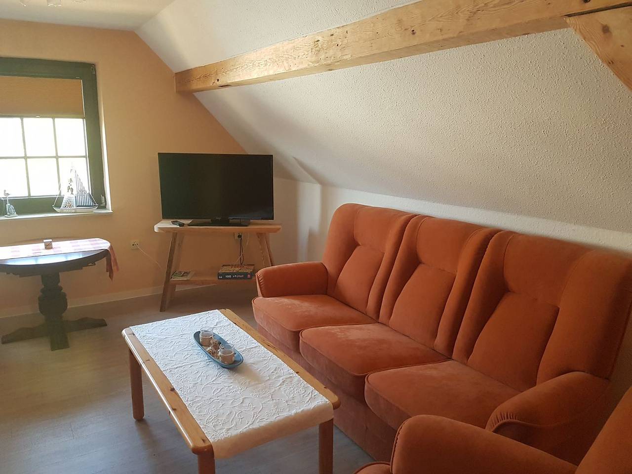 Zimmer für 2 Pers. mit Frühstück im Hauseigenen Restaurant - Rotes Zimmer in Wieck am Darß, Fischland - Darß - Zingst